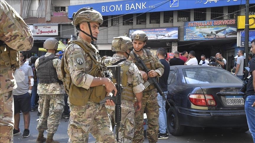 تصرف بانک های لبنان توسط مردم/ بحران مالی به اوج رسید