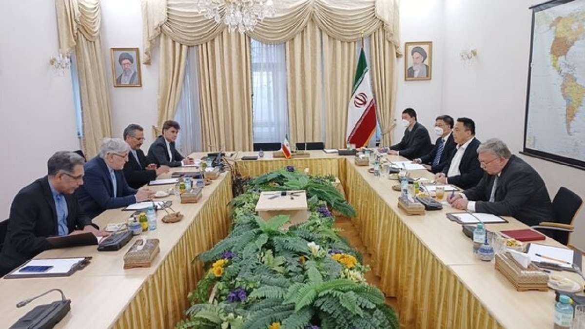 مثلث جدید دیپلماسی / دیدار نمایندگان ایران، چین و روسیه