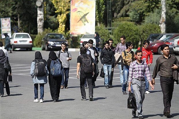 چگونه جمعیت جوان ایران از رفاه و فعالیت های اقتصادی جا ماندند؟