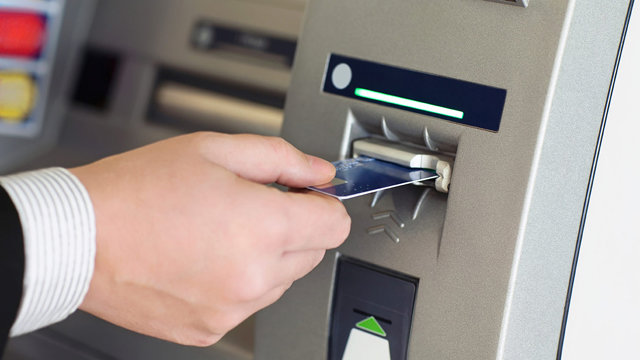 چگونه کارت بانکی خود را از طریق دستگاه خودپرداز مسدود کنیم؟