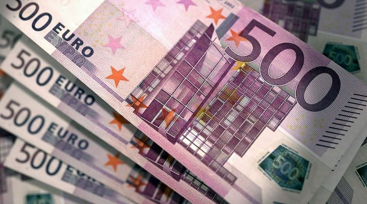 هر فرد با خرید سهمیه یورو چند میلیون تومان سود می‌کند؟