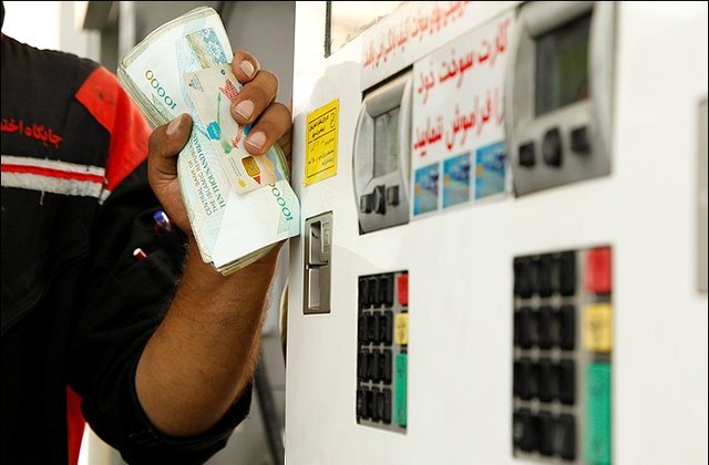 مردم برای دریافت پول نقد به پمپ بنزین مراجعه می‌کنند!
