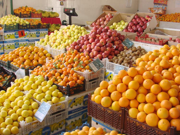 افزایش قیمت میوه های وارداتی/ وعده دولت برای کنترل بازار شب عید محقق می شود؟