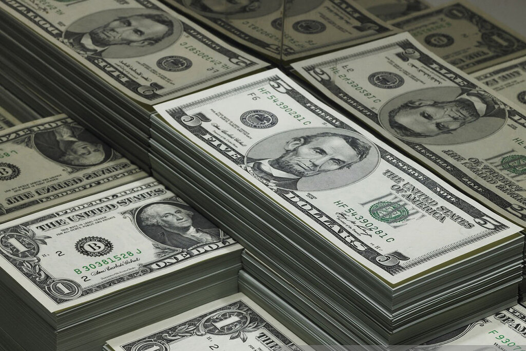 ذخایر دلاری در خانه ایرانی ها به ۲۰ میلیارد دلار رسید!