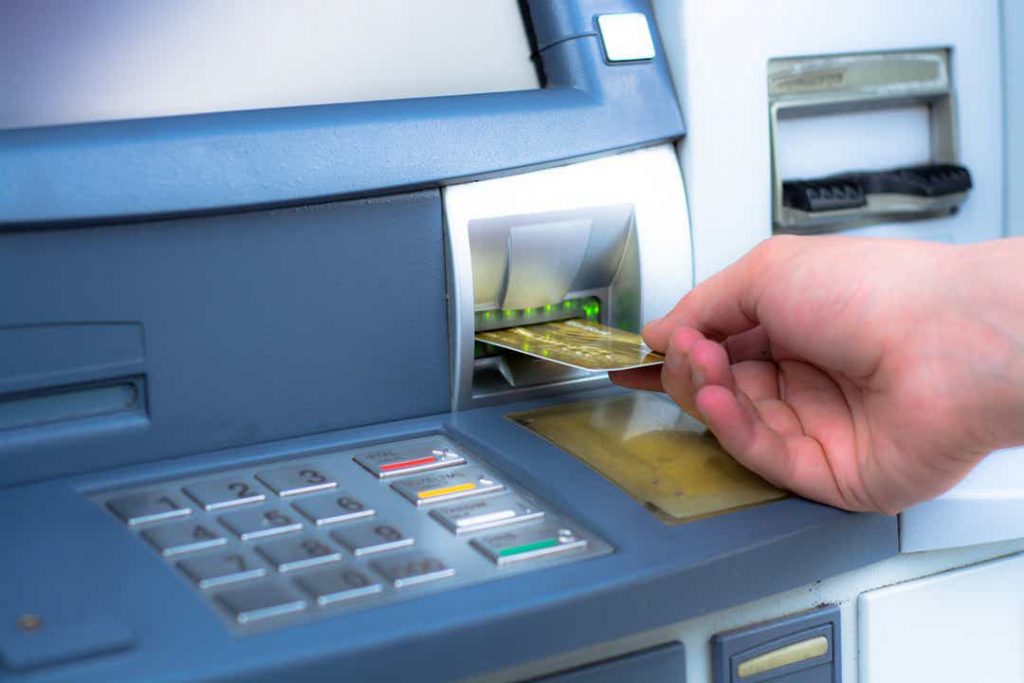از کدام بانک ها می توانیم بدون کارت پول بگیریم؟