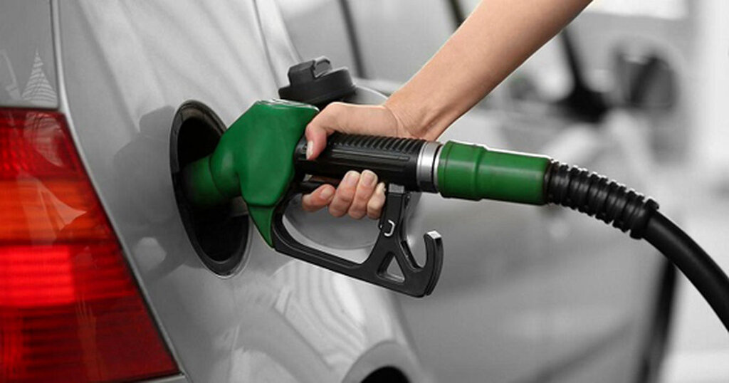چرا دولت در نهایت ناچار به سه نرخی کردن بنزین می شود؟+ پیش بینی یک اقتصاددان