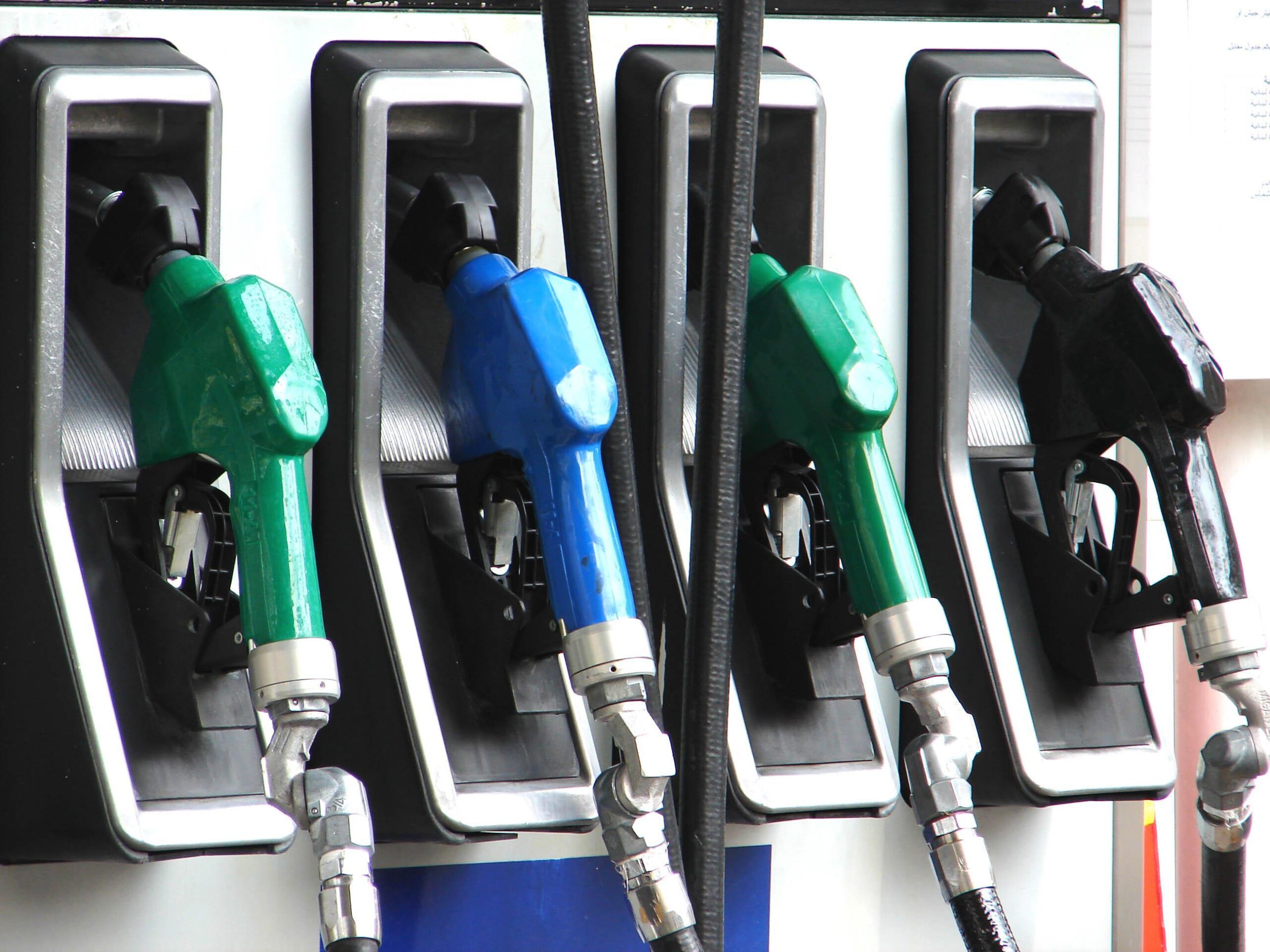 قیمت بنزین در آمریکا و انگلیس چند برابر ایران است؟