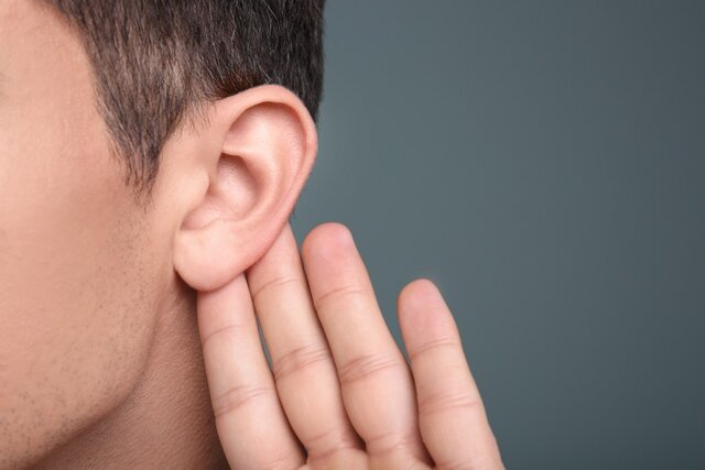 چرا پشت گوش بوی بد می دهد؟/ علت چیست؟