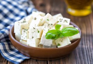 چرا پنیر یک مکمل مفید برای کاهش وزن است؟