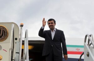 پایان جنجال رئیس جمهور اسبق در فرودگاه/ احمدی‌نژاد از ایران رفت