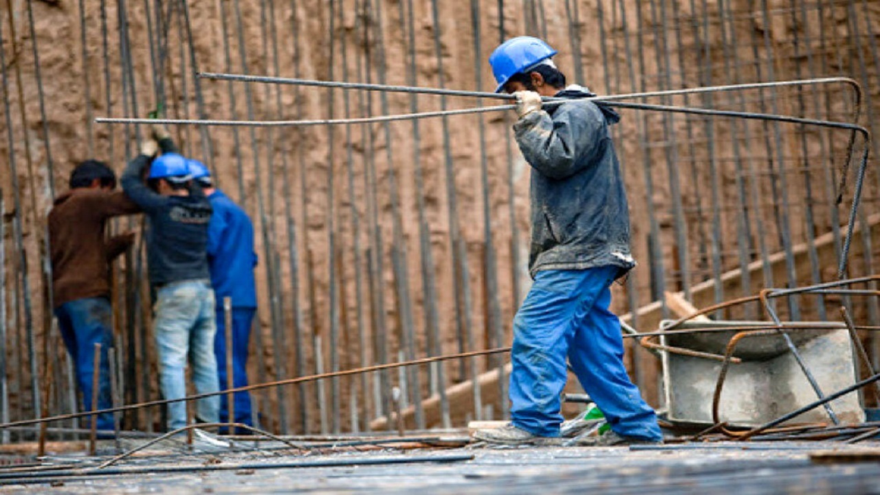مقایسه دستمزد کارگر ساختمانی در ایران و کالیفرنیا/ ساعتی چند؟