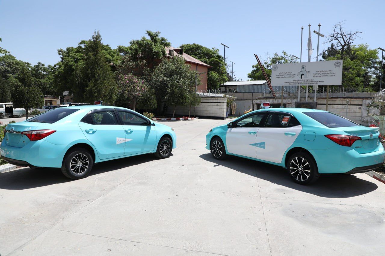 تاکسی های پلاک افغانستان هم برای مسافرکشی به ایران آمدند!/ رانندگان ایرانی رقیب پیدا کردند!
