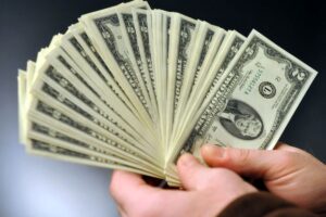بازار ارز به کما رفت/ ایست قیمت دلار تا کی ادامه دارد؟