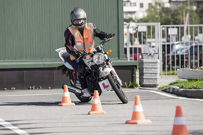 خبر خوش برای موتور سواران/ تخفیف ۲۰ درصدی حق بیمه برای موتورسیکلت ها