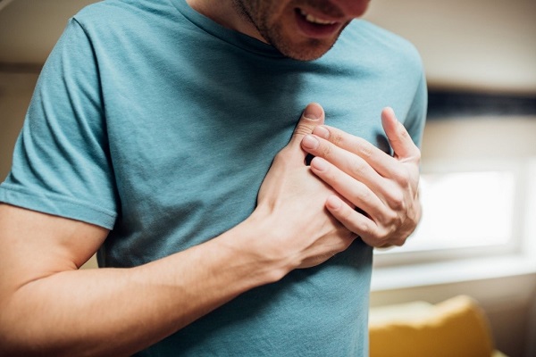 علائم اولیه سکته قلبی چیست؟/ قلب درد و معده درد چه تفاوتی با هم دارند؟