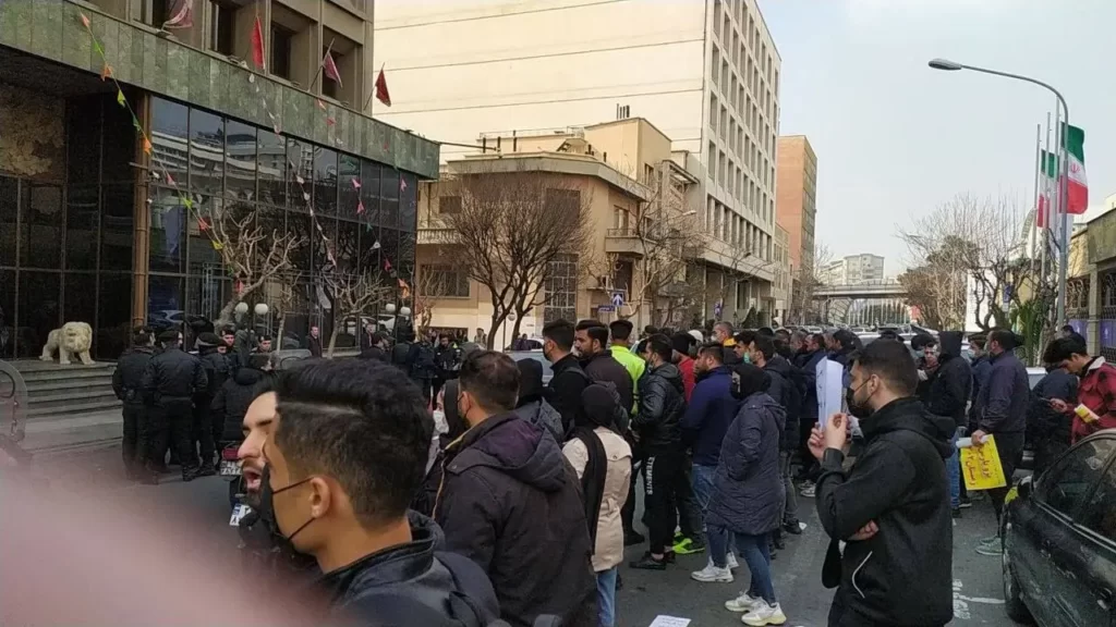 تجمع معترضان ایران خودرو