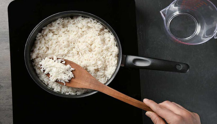گرم کردن و مصرف مجدد برنج ضرر دارد؟/ نشانه‌های مسمومیت غذایی ناشی از برنج پخته
