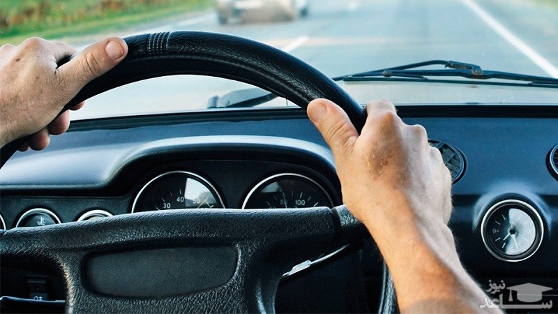 علل کشیده شدن فرمان خودرو به یک سمت هنگام شتاب گیری و ترمز گیری