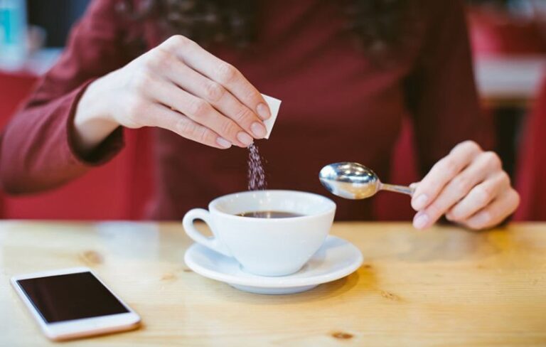 اضافه کردن شکر به چای و قهوه باعث ابتلا به دیابت می شود؟