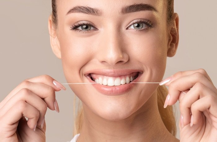 ۸ مرحله مهم در استفاده از نخ دندان که باید بدانید!