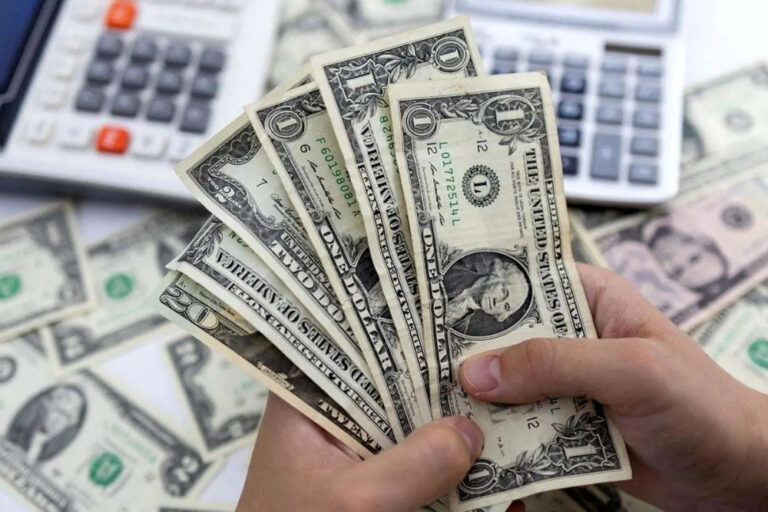 آخرین قیمت دلار امروز ۲ خرداد ۱۴۰۴/  دلار به کانال ۷۰ هزار تومان برمی‌گردد؟ 
