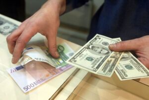 آخرین قیمت دلار، یورو و سایر ارزها امروز دوشنبه ۲۲ اردیبهشت ۱۴۰۴+ جدول