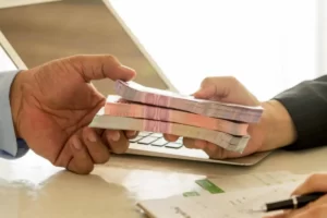 کدام کارمندان فوق‌العاده خاص دریافت می کنند؟