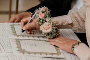 خانم ها بخوانند؛ اگر سن شما از شوهرتان بیشتر است این توصیه ها را جدی بگیرید!