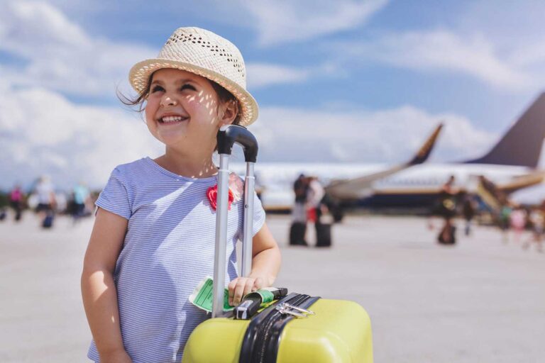 قیمت بلیط هواپیما داخلی و خارجی برای کودکان و نوزادان چگونه محاسبه می‌شود؟