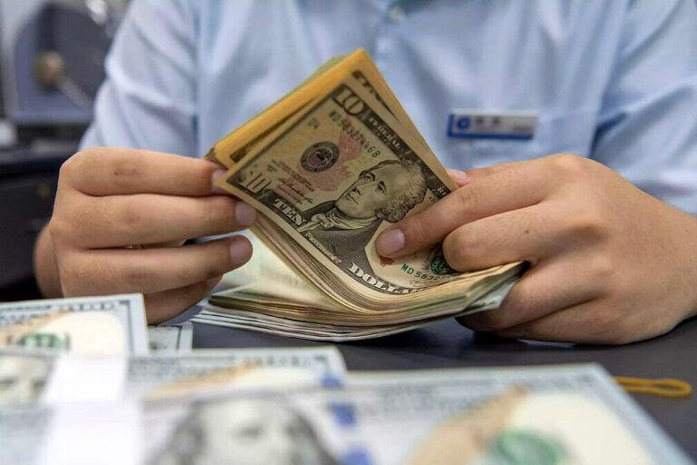 آخرین قیمت دلار امروز ۱۷ تیر ۱۴۰۴/ دلار به کانال ۸۶ هزار تومان بازگشت