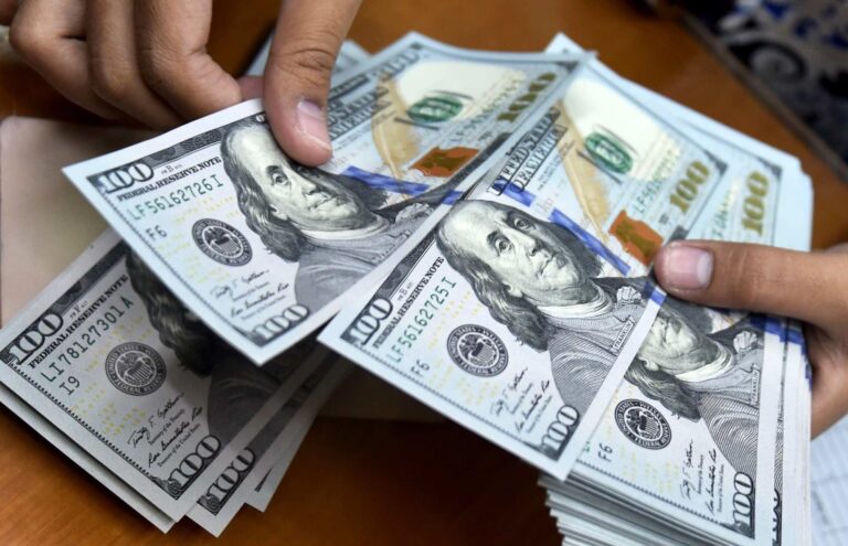 پیش‌بینی دبیر کانون صرافان از آینده بازار ارز/ قیمت ها نزولی می شوند؟