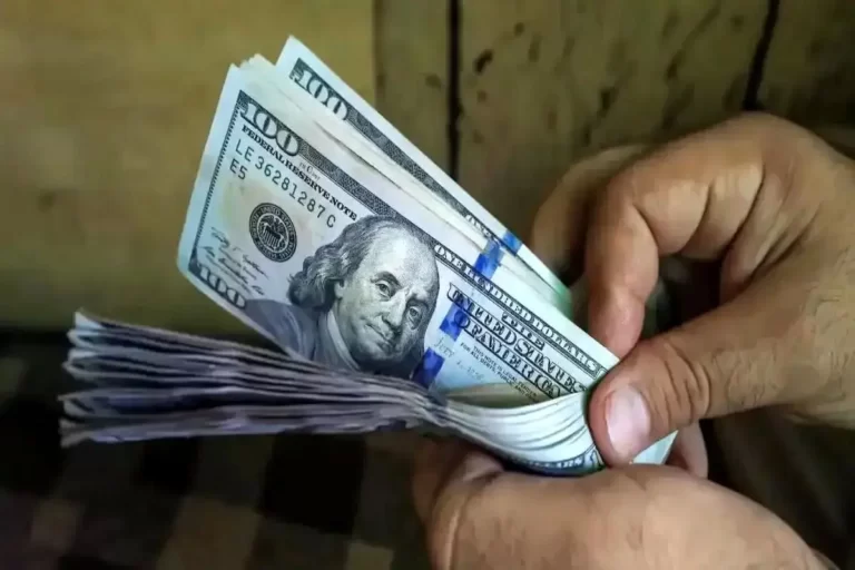 پیش بینی قیمت دلار فردا دوشنبه ۶ مرداد ۱۴۰۴