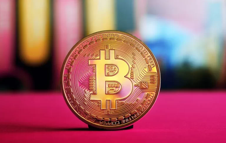 جدیدترین قیمت ۱۰ ارز دیجیتالی برتر در بازار رمز ارزها/ رویارویی بیت‌کوین و طلا