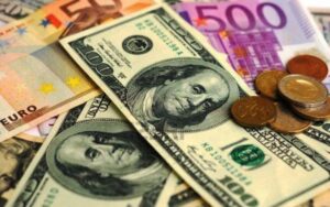 آخرین قیمت دلار، یورو و سایر ارزها را امروز ۱۴ مردادماه ۱۴۰۴+ جدول