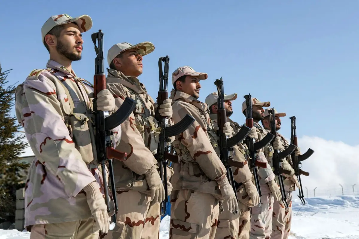از خدمت این گروه از سربازان یک ماه کسر می‌شود