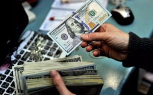 آخرین وضعیت بازار ارز امروز ۲۷ شهریور/ دلار کاهشی شد