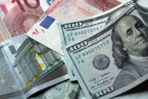کدام ارزها از دلار آمریکا قوی تر هستند؟+ اینفوگرافیک