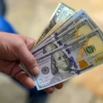 کاهش دلار بعد از عبور از کانال ۱۶۰ هزار تومان؛ بازار در وضعیت انتظار