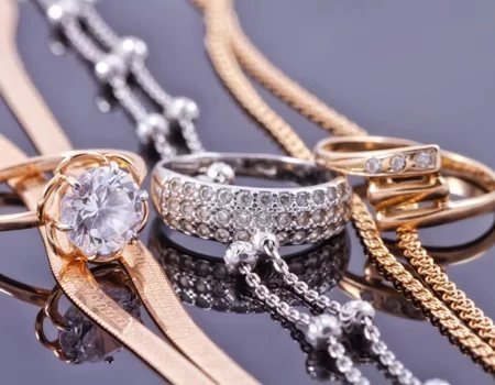 پناهگاه امن یا فرصت پرریسک؟ مقایسه آینده طلا و نقره