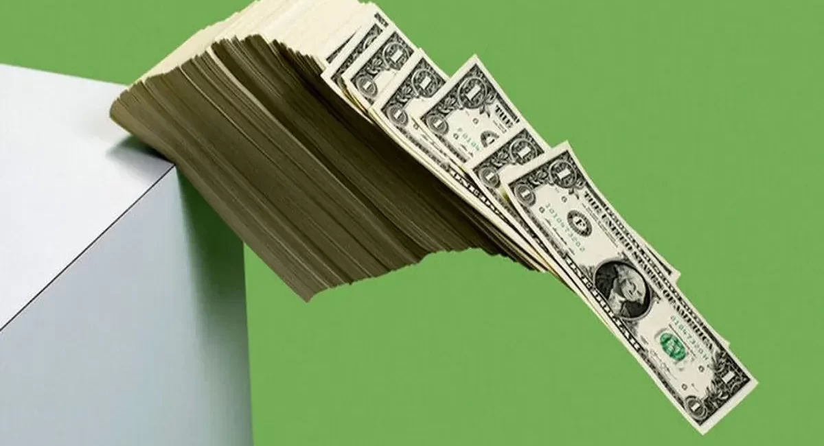 سقوط دلار در آغاز هفته